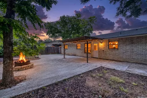 Exterior - 208 Pulliam St, Uvalde, TX 78801 photo 6 of 9