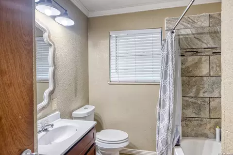 Bath - 208 Pulliam St, Uvalde, TX 78801 photo 1 of 3
