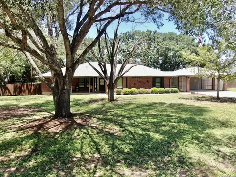 19470 Blume Dr, Lytle, TX 78052