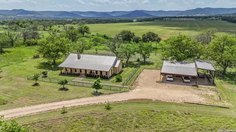 Exterior - 2657 W Sabinal Rd, Utopia, TX 78884 photo 13 of 14
