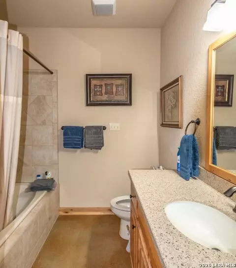 Bath - 2657 W Sabinal Rd, Utopia, TX 78884 photo 3 of 3