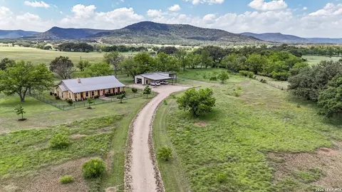 Exterior - 2657 W Sabinal Rd, Utopia, TX 78884 photo 14 of 14
