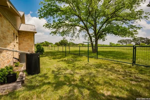 Exterior - 2657 W Sabinal Rd, Utopia, TX 78884 photo 10 of 14