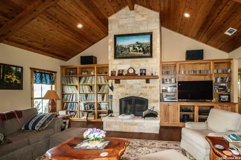 Living - 2657 W Sabinal Rd, Utopia, TX 78884 photo 3 of 3