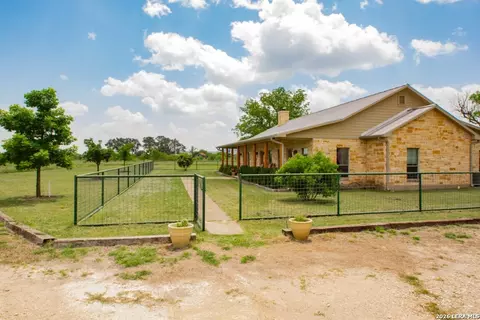 Exterior - 2657 W Sabinal Rd, Utopia, TX 78884 photo 2 of 14