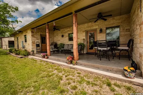 Exterior - 2657 W Sabinal Rd, Utopia, TX 78884 photo 4 of 14