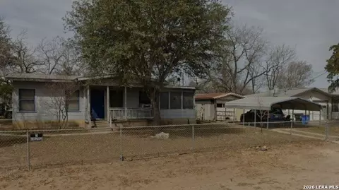 102 Watco Ln, La Vernia, TX 78121