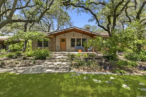 8627 Flint Rock Dr, Boerne, TX 78006
