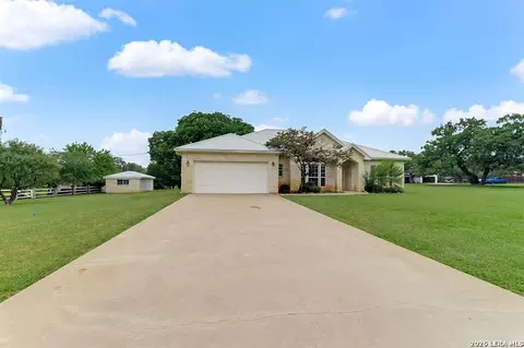 416 Highland Dr, Highland Haven, TX 78654