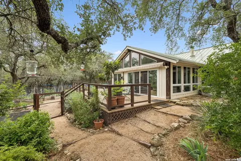 300 Bluff Rd, Spicewood, TX 78669