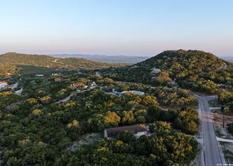 123 Lakepark Dr, Lakehills, TX 78063