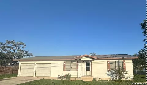 Exterior - 608 E Westmeyer St, Poth, TX 78147 photo 3 of 6