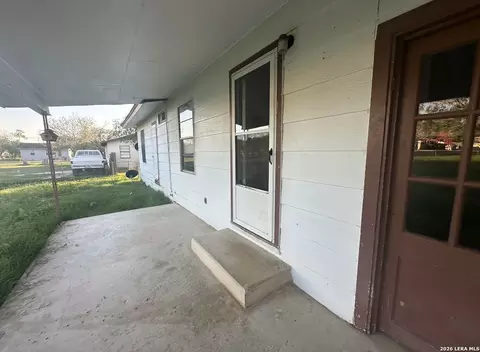 Exterior - 608 E Westmeyer St, Poth, TX 78147 photo 4 of 6