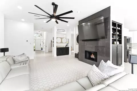 2204 Encino Clf, San Antonio, TX 78259