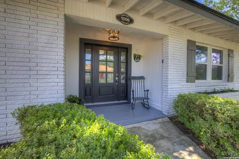 1006 Pecan, Floresville, TX 78114