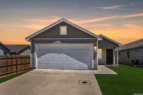 2926 Charpak Dr, Converse, TX 78109