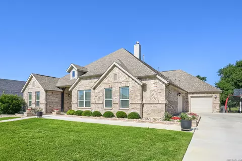 208 Englewood Ln, Castroville, TX 78009