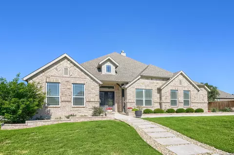 208 Englewood Ln, Castroville, TX 78009