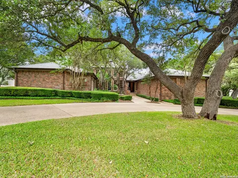 16 Galleria Dr, San Antonio, TX 78257