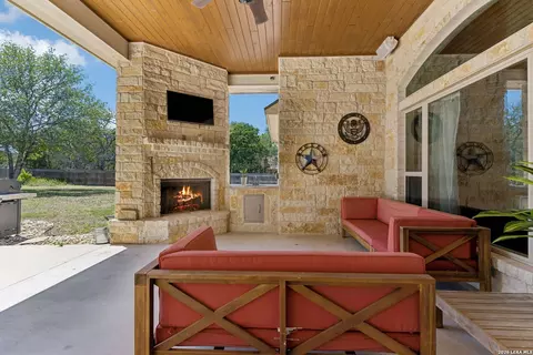 148 Woodlands, La Vernia, TX 78121