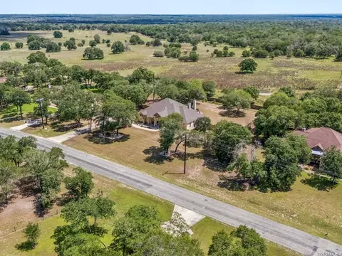 148 Woodlands, La Vernia, TX 78121