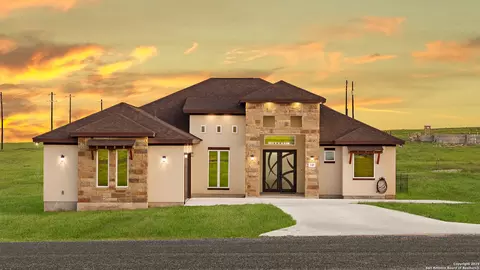 140 Summer Meadow Dr, La Vernia, TX 78121