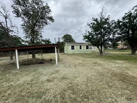 395 Autumn Ln, Poteet, TX 78065