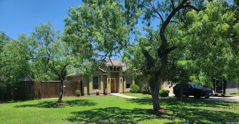 530 County Road 3822, San Antonio, TX 78253