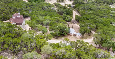 223 Canyon View Dr, Pipe Creek, TX 78063