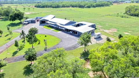 6653 Fm 539, Floresville, TX 78114