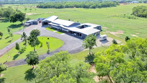 6653 Fm 539, Floresville, TX 78114