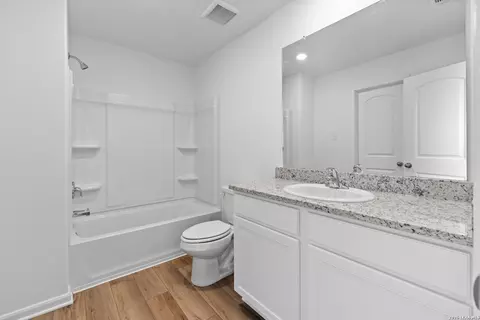 Bath - 4331 Rocky Neck Cv, Von Ormy, TX 78073 photo 2 of 3