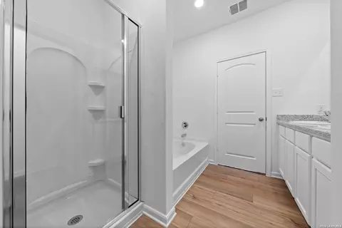 Bath - 4331 Rocky Neck Cv, Von Ormy, TX 78073 photo 1 of 3
