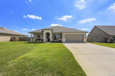 213 Colonial Ln, La Vernia, TX 78121