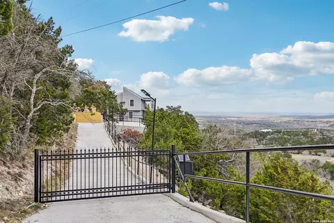 144 Sabine Rd, Boerne, TX 78006