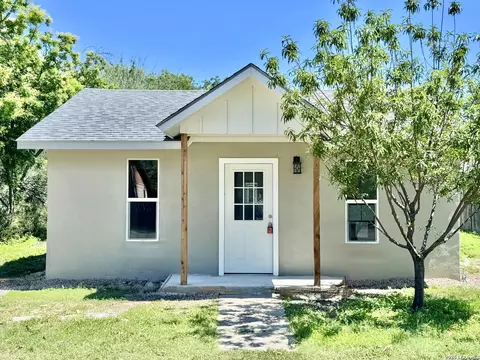 1273 Monterrey St, Uvalde, TX 78801