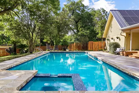 301 Squires Row, Castle Hills, TX 78213