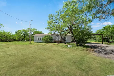 160 County Road 2664, Devine, TX 78016 photo 3