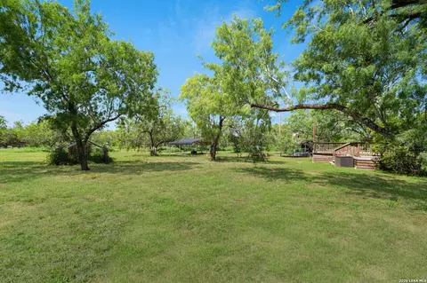 160 County Road 2664, Devine, TX 78016 photo 20