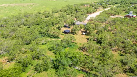 160 County Road 2664, Devine, TX 78016 photo 24