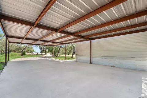 160 County Road 2664, Devine, TX 78016 photo 6