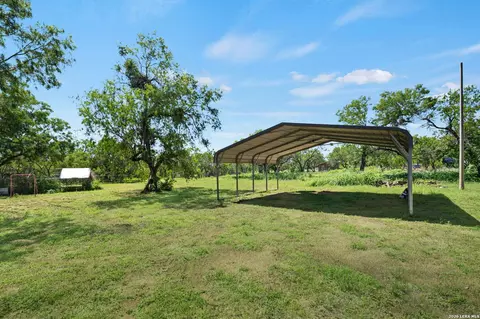 160 County Road 2664, Devine, TX 78016 photo 17