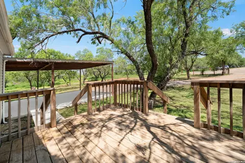 160 County Road 2664, Devine, TX 78016 photo 22
