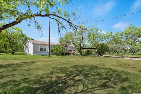 160 County Road 2664, Devine, TX 78016 photo 4