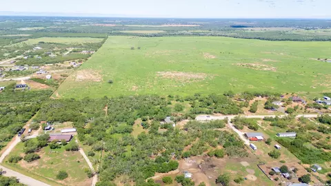 160 County Road 2664, Devine, TX 78016 photo 28