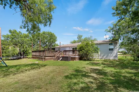 160 County Road 2664, Devine, TX 78016 photo 19