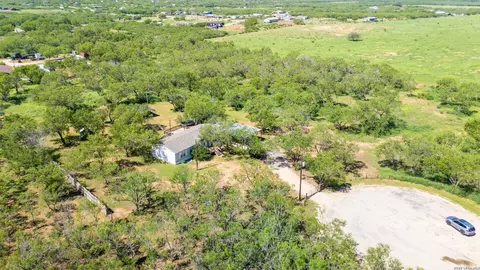 160 County Road 2664, Devine, TX 78016 photo 25