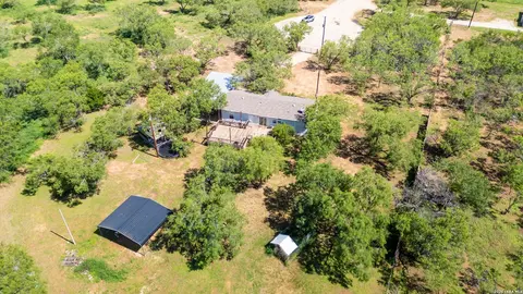 160 County Road 2664, Devine, TX 78016 photo 23