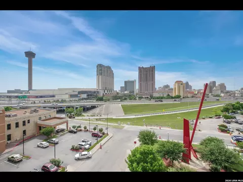 215 Center #607, San Antonio, TX 78202