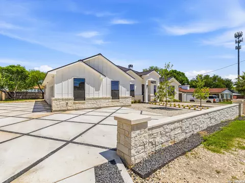 915 Burr Rd, Terrell Hills, TX 78209